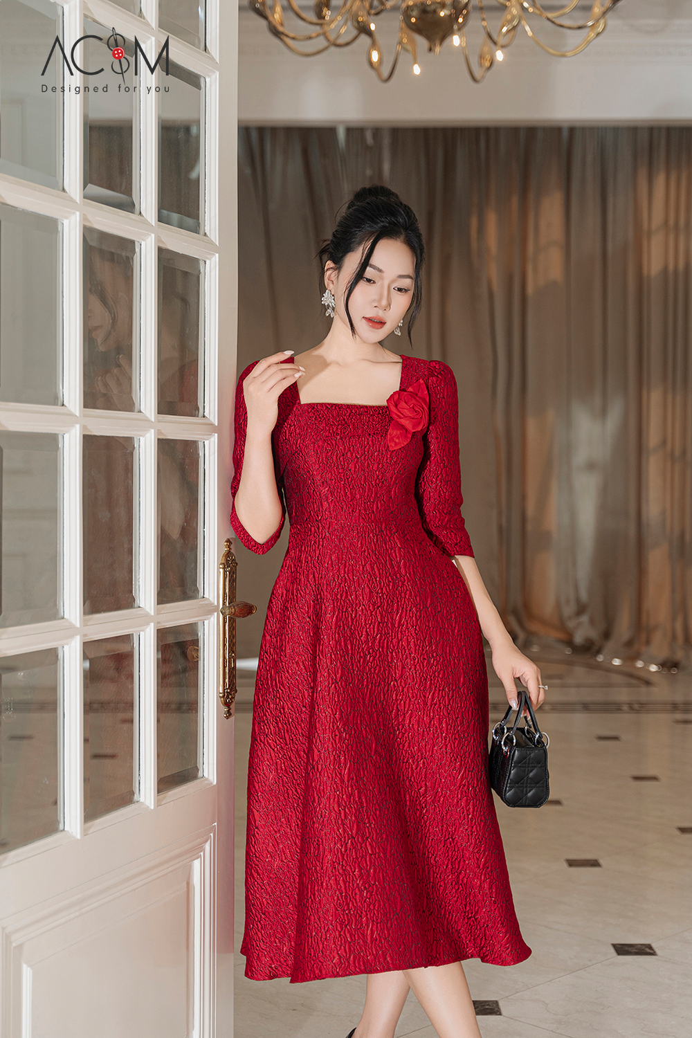 Đầm xòe cổ vuông xếp ly đính hoa 3D